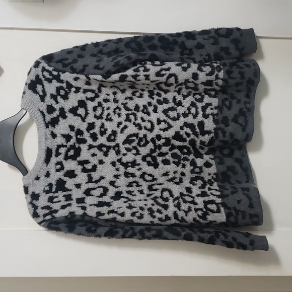 VINCE CAMUTO SWEATER - Picture 3 of 6